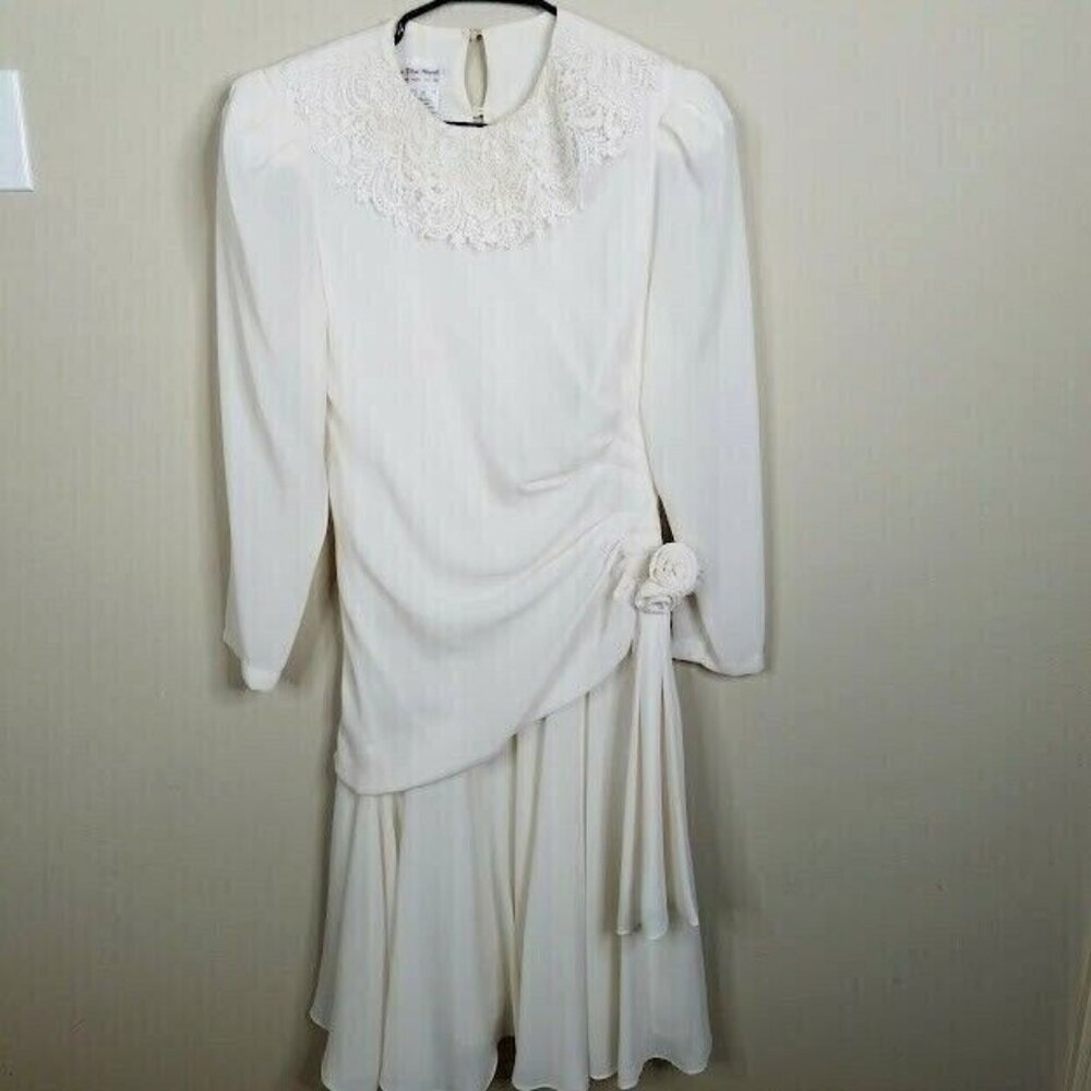 In The Mood Womens Chiffon Dress Size 10‎ Vintage Lace Collar Rosettes Off White